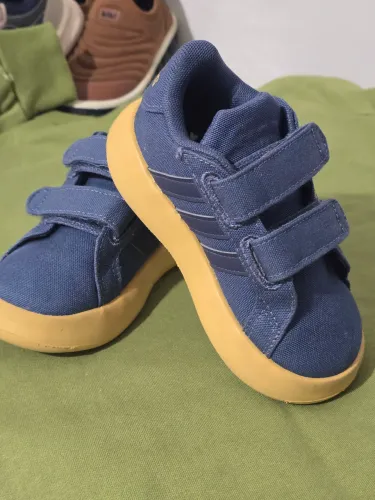 Tenis adidas tamanho 22