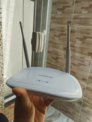 Roteador Wi-Fi Intelbras IWR 3000N 300 Mbps - Funcionando Perfeitamente cor branco