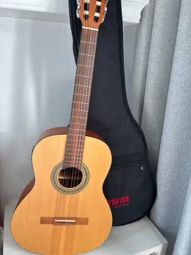 Violão novo