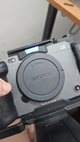 Sony Fx3 + acessorios + caixa + cage + 3 baterias 