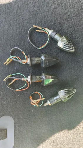 Seta de moto com detalhes em fibra de carbono 