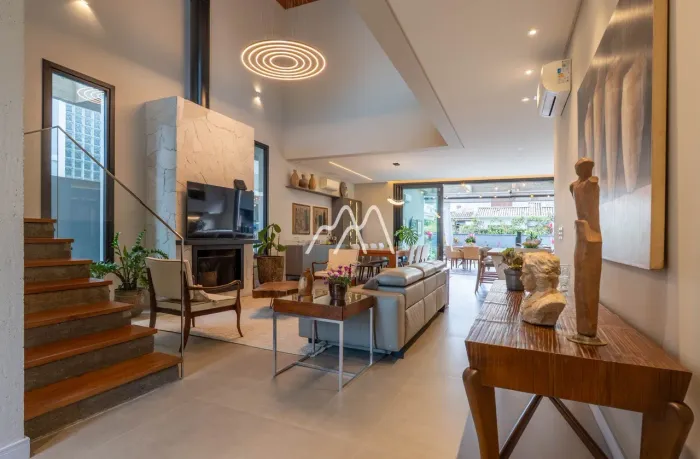 Casa NOVA muito perto da PRAIA à venda em Jurerê Internacional