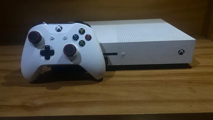 Xbone One S  + 30 jogos