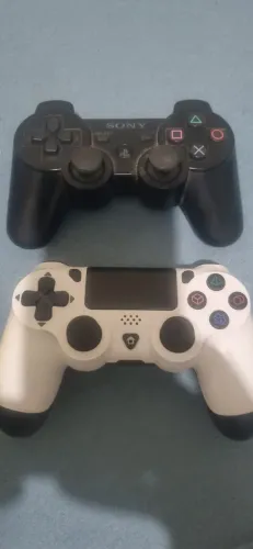 Vendo 2 controles para videogame 