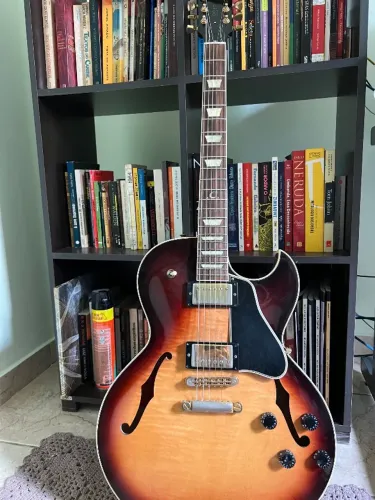 Guitarra Gibson Custom ES 137