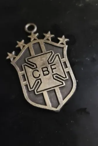 Brasao da Confederação Brasileira de Futebol, ideal para colecionadores e amantes ________