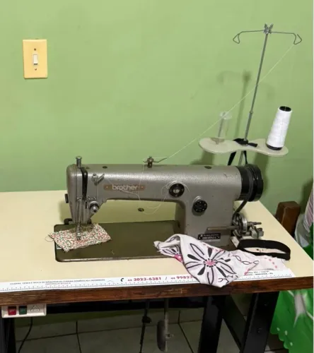 Máquina de costura Brother DB2-B755
