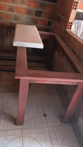 Mesa de madeira maciça