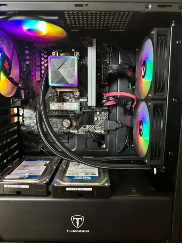 PC GAMER AM5 RYZEN 7 8700G + 16GB 4800MHZ DDR5