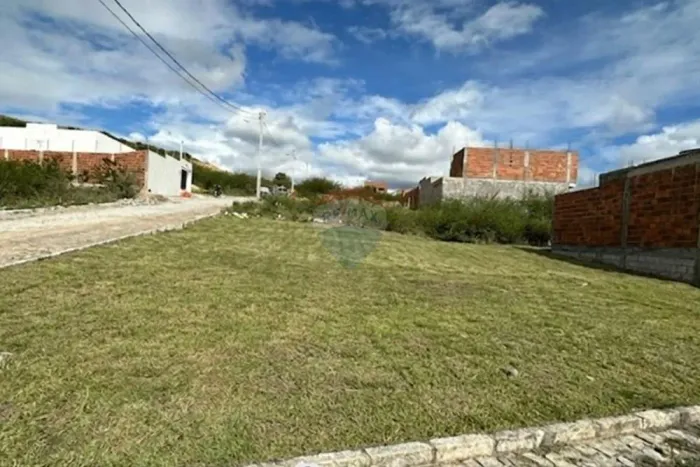 Terreno de esquina no Lot. Jequié com 242m²: Ótimo Preço!