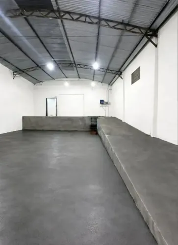 Alugo barracão com aprox. 400m² próximo da Av. Fernando Correa - Cuiabá - MT