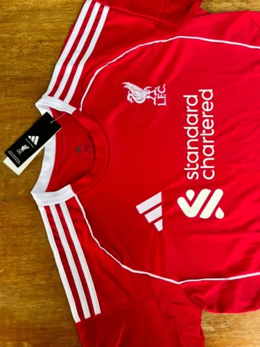 Camisa de Futebol Liverpool Torcedor 25/26