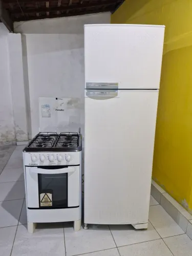 Geladeira continental gelo seco, bem conservado + fogão esmaltec de 4 bocas semi novo