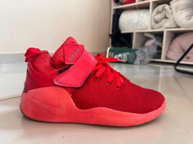 Tênis Nike Air vermelho 39