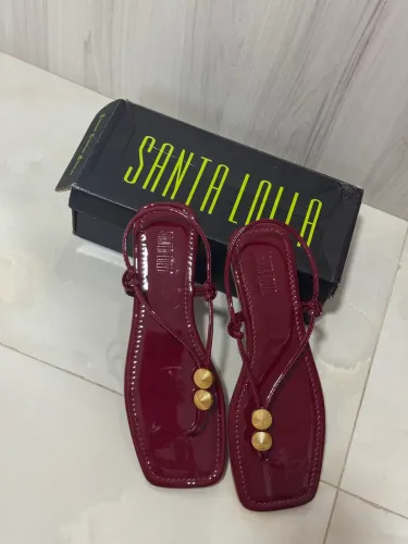 Sandália Rasteira Santa Lolla Verniz