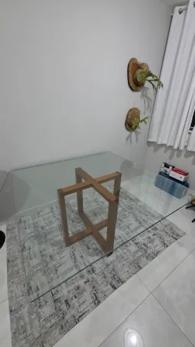 Mesa de jantar com tampo de blindex 