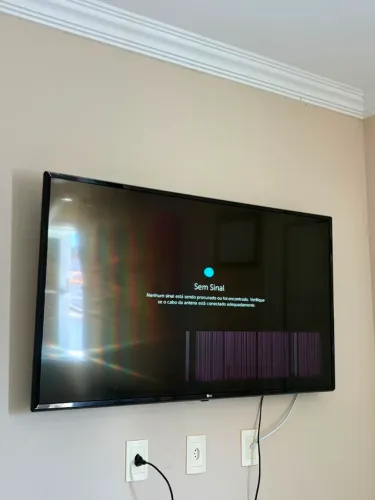 Vendo TV com defeitos