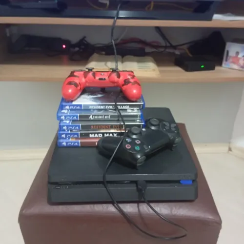PLAYSTATION 4