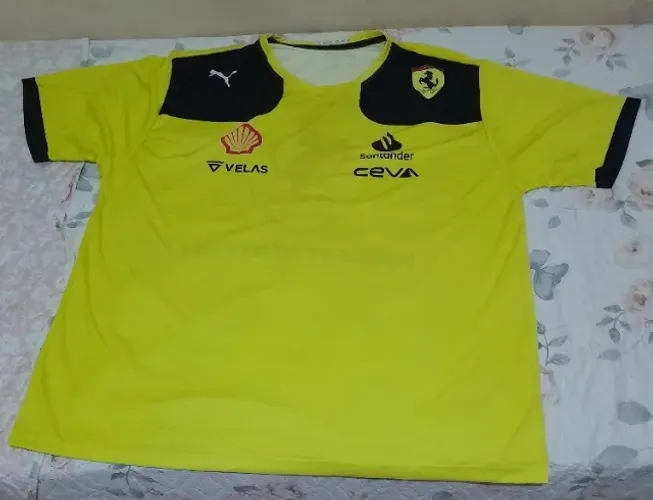 Camiseta Dry Fit Ferrari