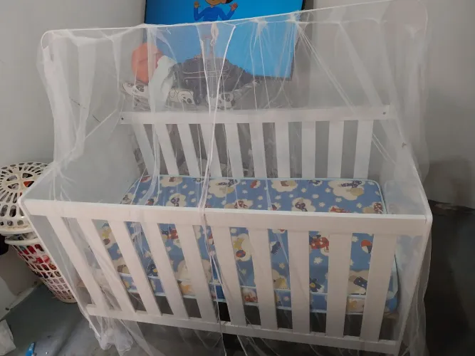 Berço usando poucas vezes bem conservado já com colchão e mosquiteiro