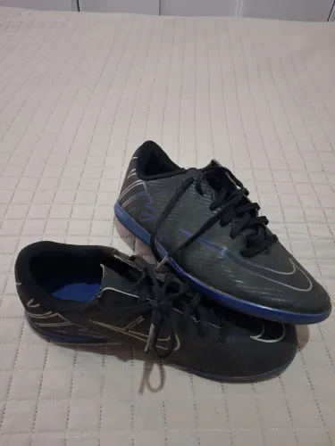 Chuteira futsal Nike tam 36 ferro - troco por figurinha da copa