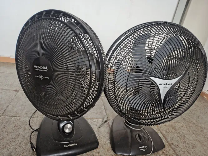 Ventilador pra conserto ou retirada de peças.