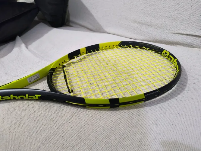 Babolat Pure Aero - 300g (Cabeça 100) + Corda Yonex Poly Tour Pro