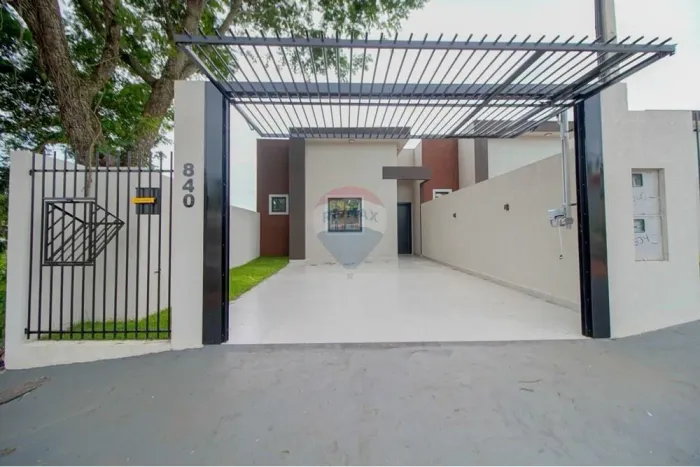 Casa no Jardim Parizotto com vaga de Garagem para Dois carros paralelos!