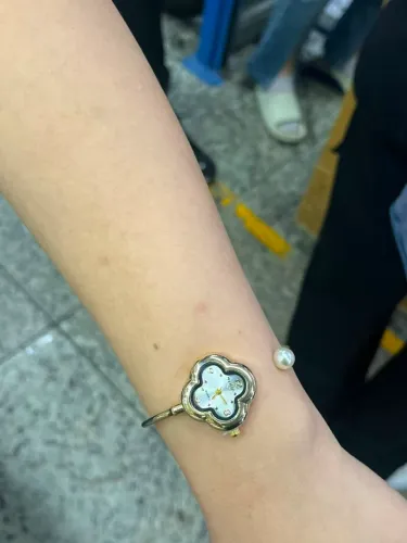 Relógio Feminino Estilo Bracelete com Trevo de Quatro Folhas - Modelo à Prova D'água
