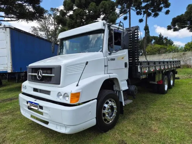 mercedes benz mb 1620 ano 2004 truck 6x2 relíquia com carroceria