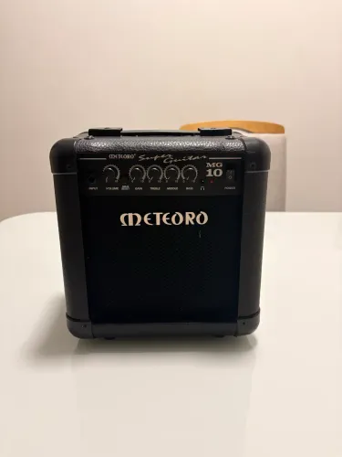 Amplificador para guitarra Meteoro 