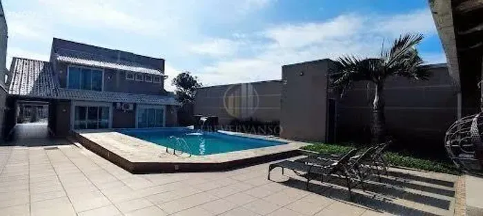 Sobrado em Piçarras - Guaratuba