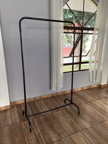 ARARA ROUPA PRETA 1.10m