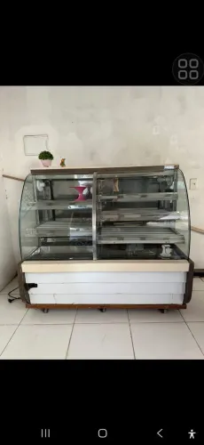 Vitrine Expositora de Vidro Curvo para Bolos, Doces e Salgados