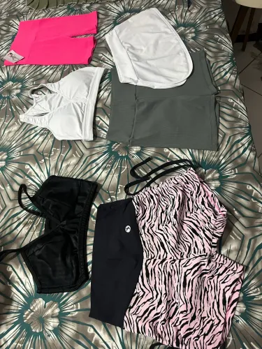 Roupas academia M só vendo tudo !!