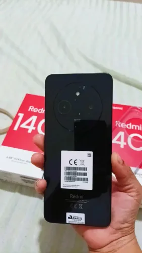 Celular ainda na caixa, menos de um mês tirado da loja. Vendo por motivo de viagem.