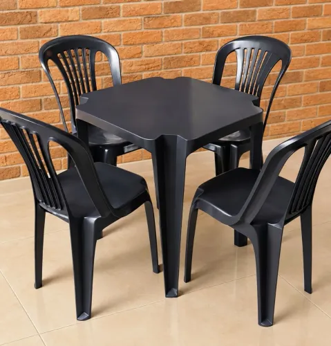 Conjunto de mesa com 4 cadeiras plásticas bistrô