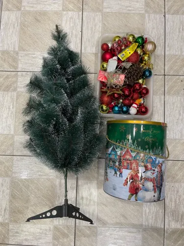 kit árvore de natal com enfeites e pisca pisca