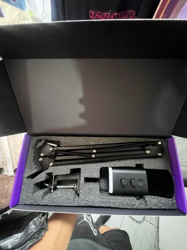 Microfone Dinâmico Fifine AM8T (USB/XLR) com Braço Articulado - Impecável 
