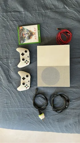 Xbox One bem conservado funcionando muito bem