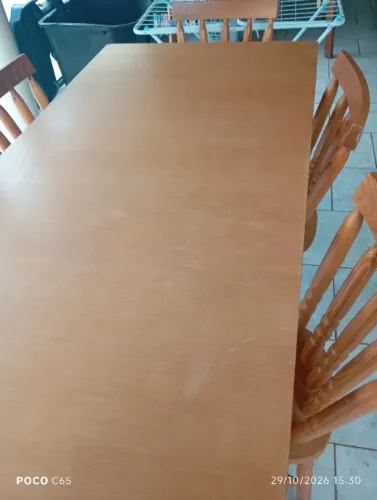 Mesa de madeira com 6 cadeiras Semi Nova