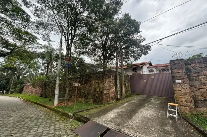 Encante-se: Casa de Alto Padrão na Serra da Cantareira