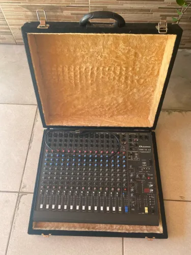 Mesa de Som 16 canais