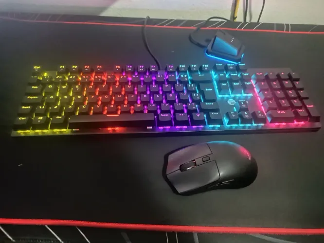 Kit gamer com teclado mecanico, mouse sem fio e mousepad speed
