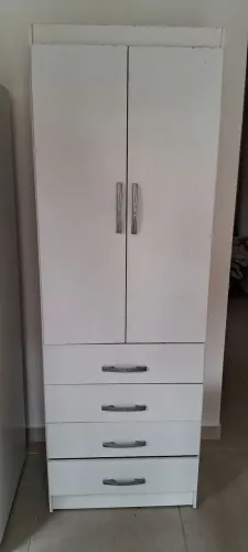Roupeiro solteiro.