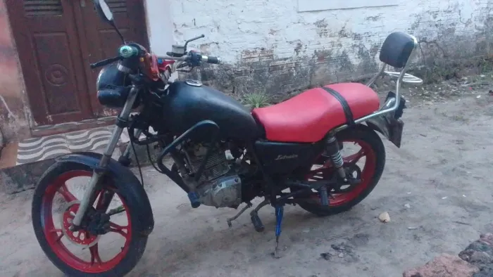Vendo uma moto