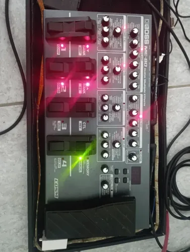 Pedaleira Boss me 80
