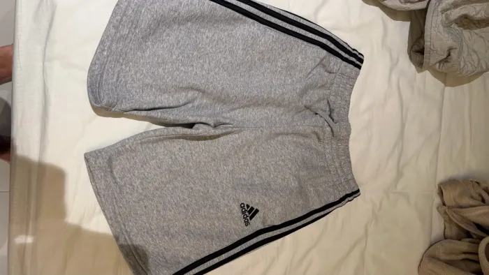 BERMUDA ADIDAS ORIGINAL TAMANHO P CINZA