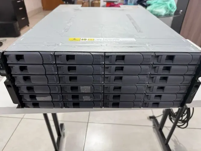 Gaveta Storage NetApp DS4246 | 24 Baias | 2x IOM6 | Discos 600GB 15K SAS