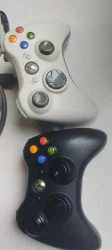 Xbox 360 + fonte original + dois controles + mais conversor 110v